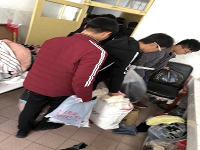 青年志愿者们积极参与